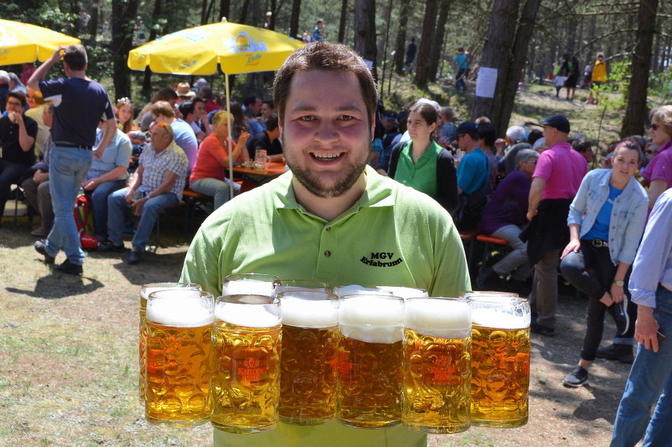 Fabian mit 12 Maß Bier!